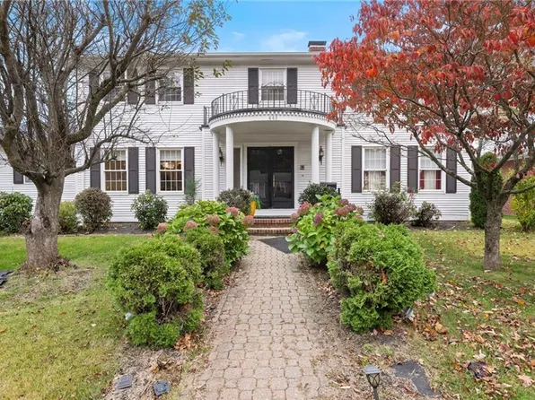 446 Budlong Rd, Cranston, RI 02920