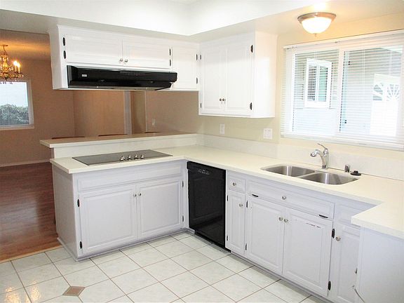 4th image of 2651 N Fairmont Ave