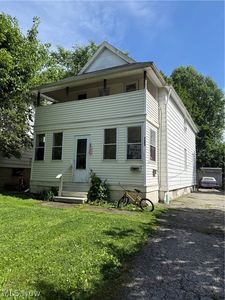 7606 Vineyard Ave, Garfield Heights, OH, 44105