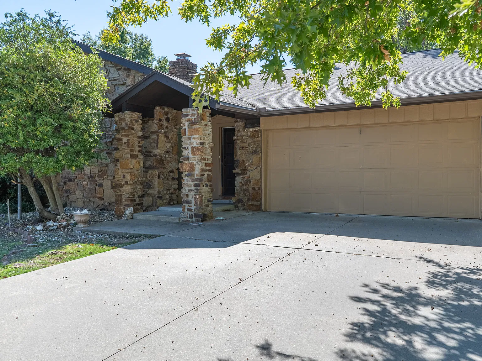 3 bed, 2053 sqft, $1,950 — Photo 3
