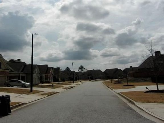 Exterior Neighborhood (street photo)