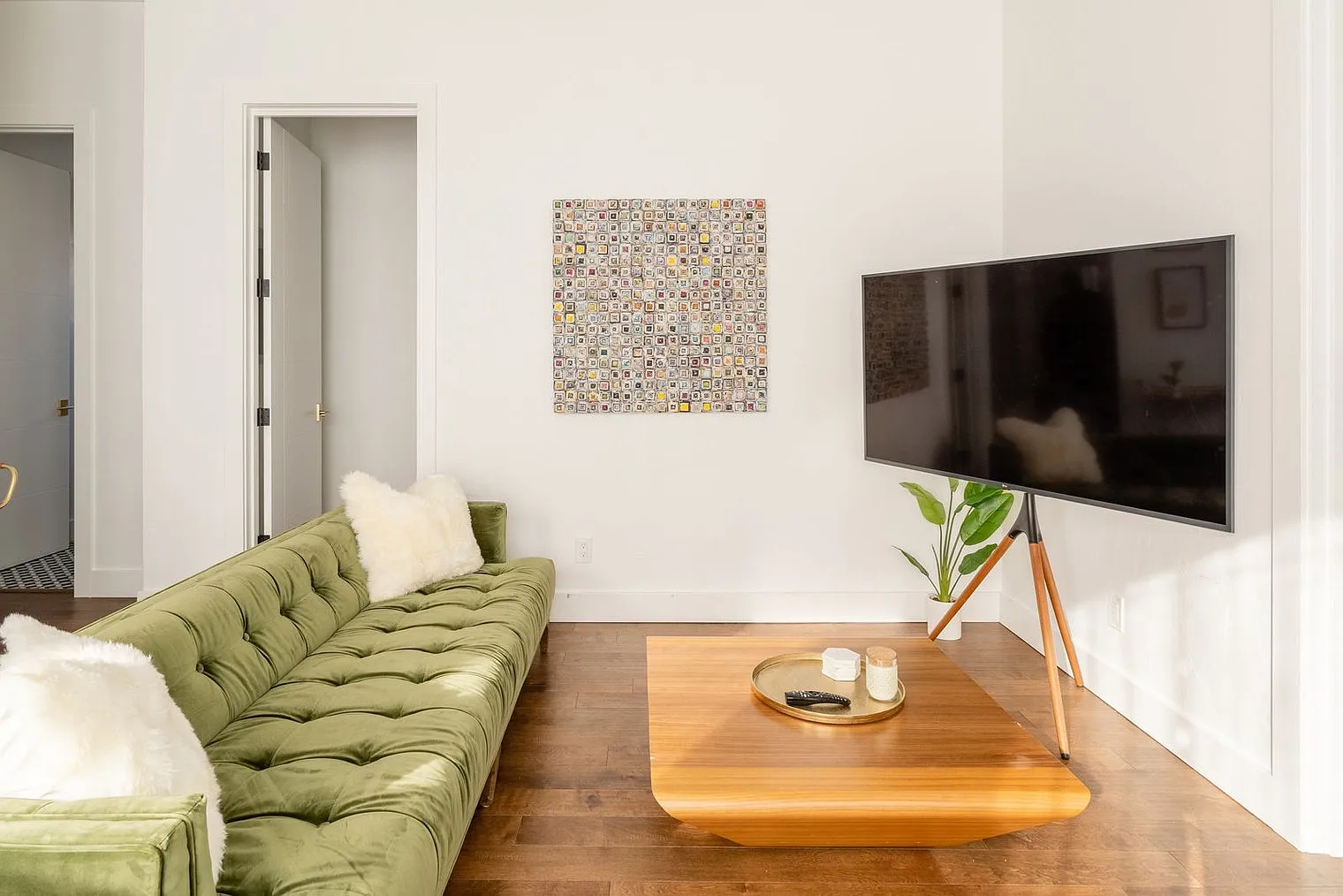 2 bed, 2.0 bath, 1022 sqft, $4,413 — Photo 3