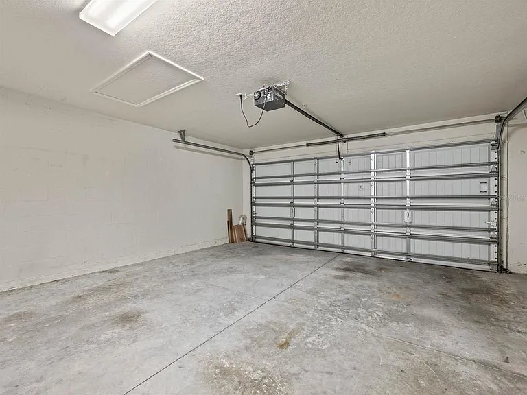 1406 Milledge Ln — Photo 24