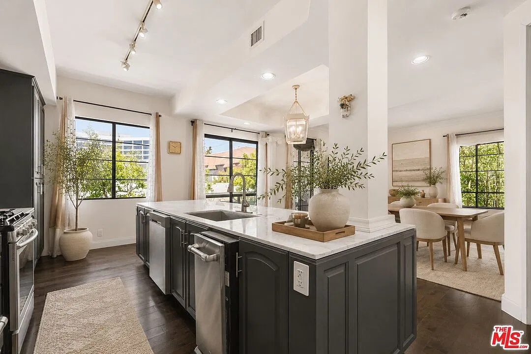 2 bed, 2.5 bath, 1421 sqft, $4,995 — Photo 1