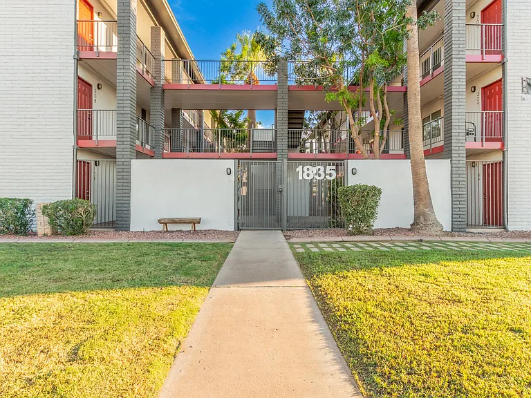 1835 E Don Carlos Ave — Photo 21