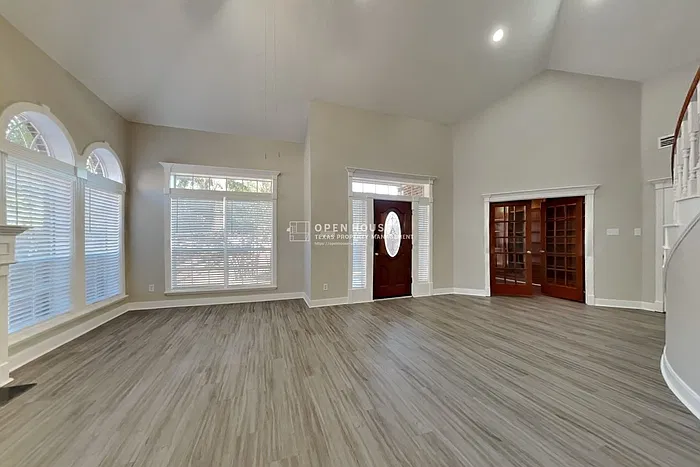 3 bed, 2.5 bath, 2557 sqft, $2,175 — Photo 4