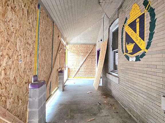 3rd image of 902 S 47th St