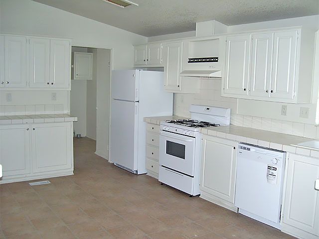 2nd image of 6130 Camino Real Space 169
