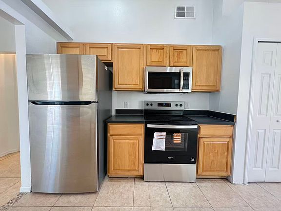 4th image of 1030 Pineview Ct