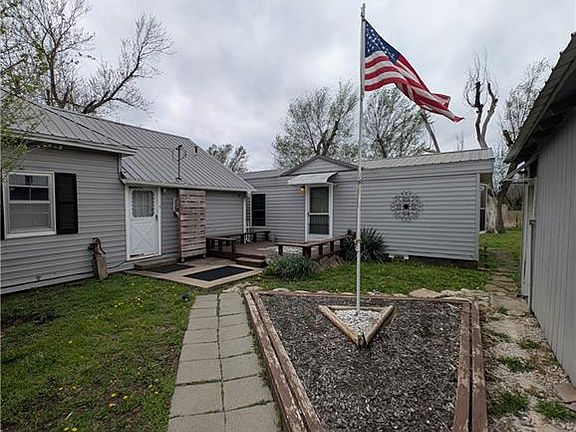 2nd image of 1282 1830th St
