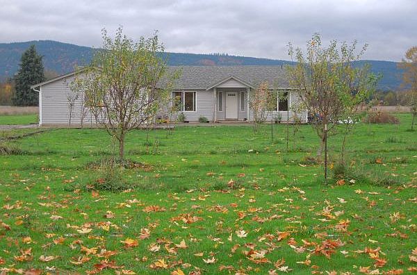 house sits way off road