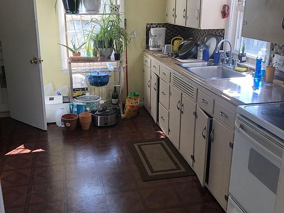 2nd image of 2089 Crozier Ave