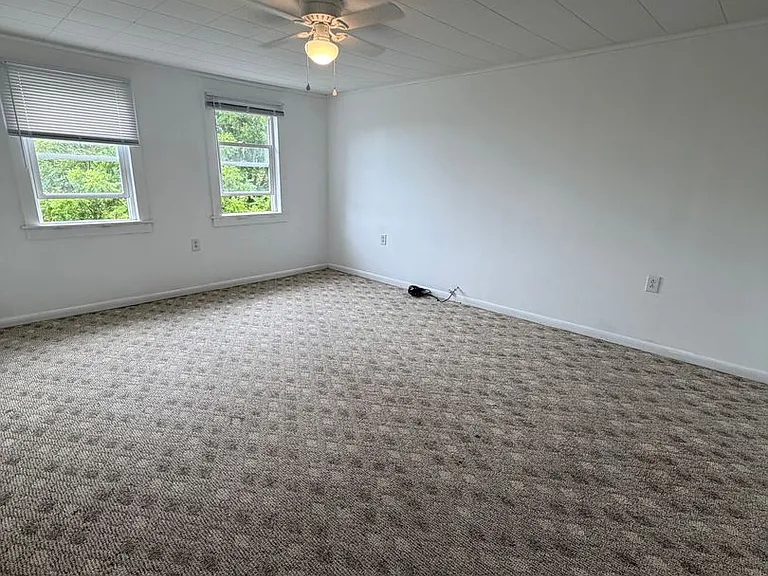 31 Maple St — Photo 9