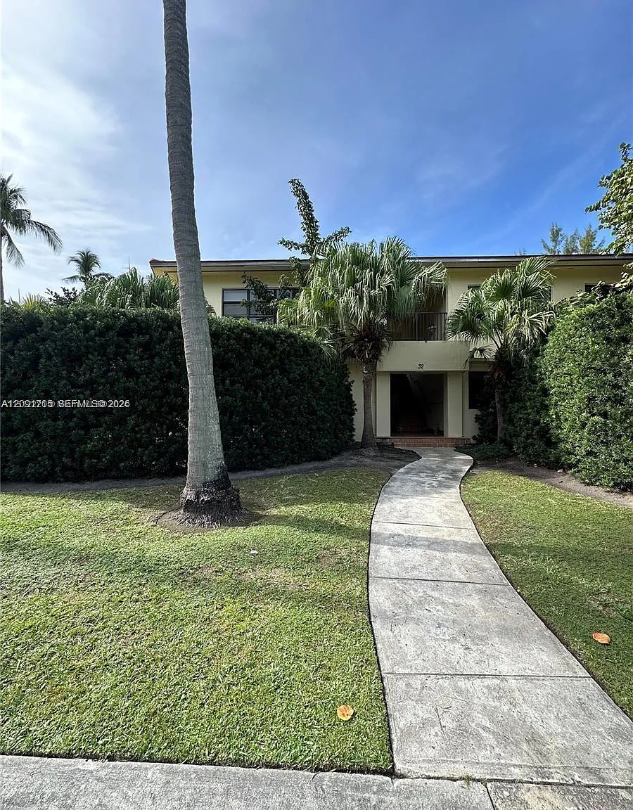 Bal Harbour Court Condo — Photo 3