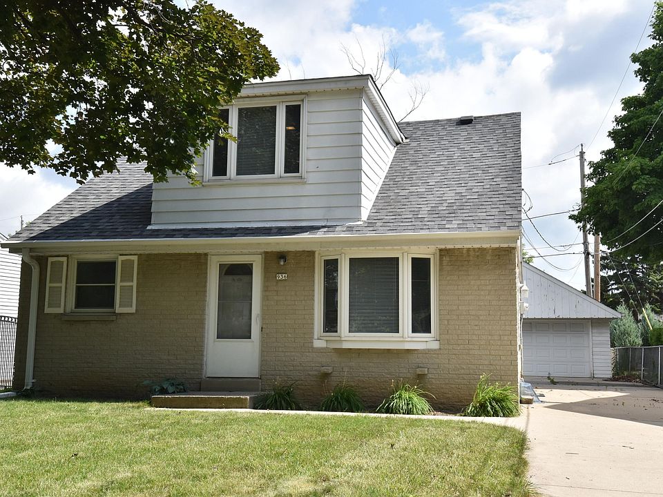 1st image of 936 W Plainfield Ave