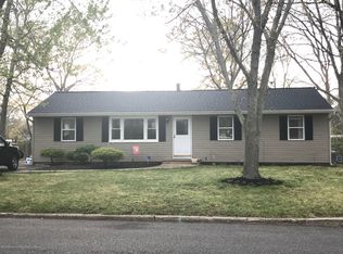 14 Chain Blvd, Bayville, NJ 08721