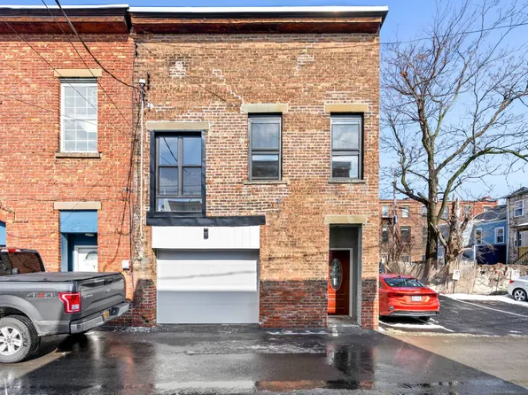 5 Garden Aly, Albany, NY 12210