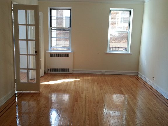 liv room sunny apt,, dine ar