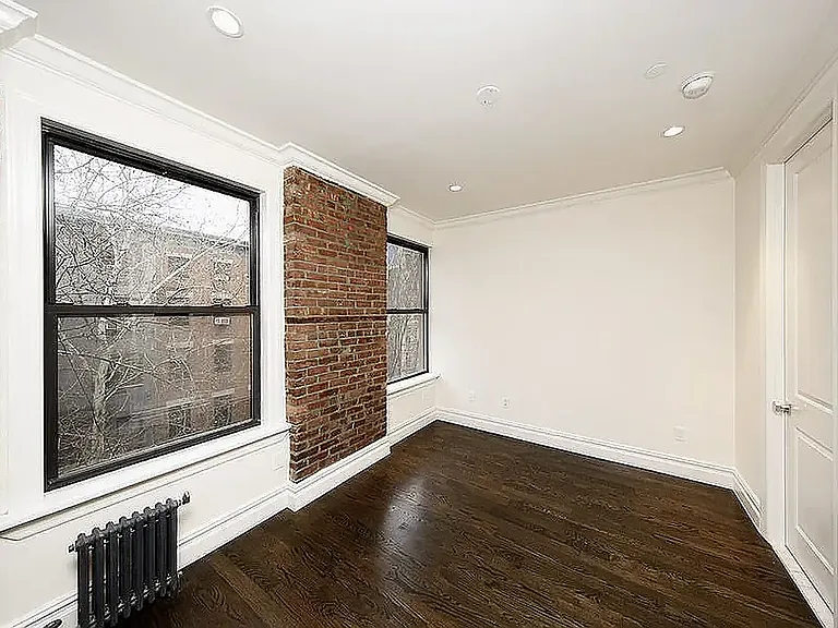 222 E 12th St #4A — Photo 2