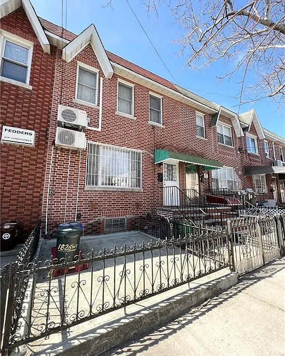 2nd image of 1826 W 7th St