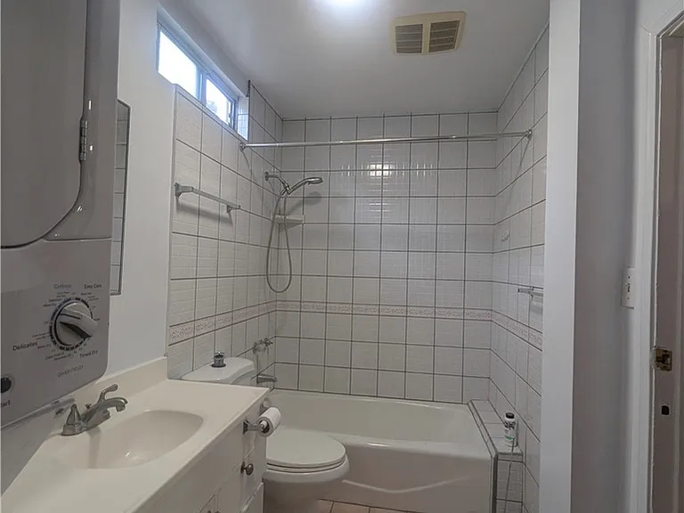 1447 W 37th Pl — Photo 9