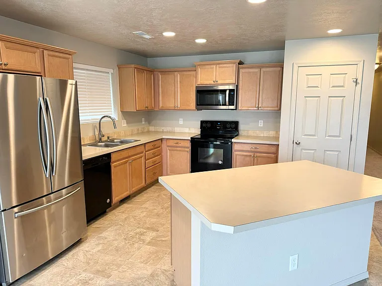 4708 N Alester Ave — Photo 12