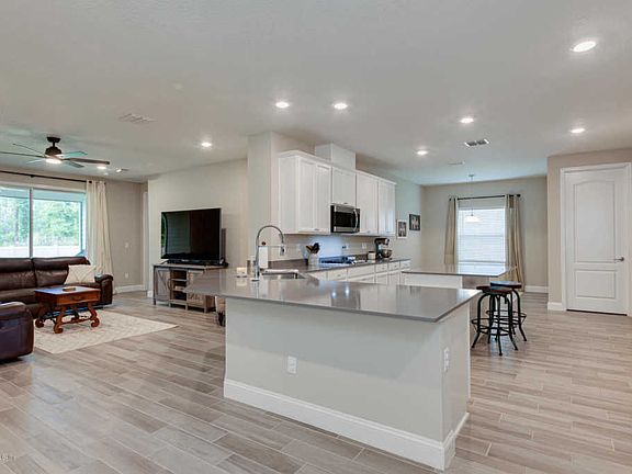 5th image of 423 Starlis Pl