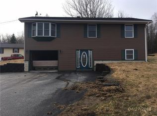 73 Dixon Rd, Wales, ME 04280