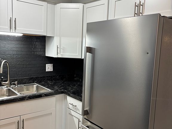3rd image of 7232 Randolph St #101