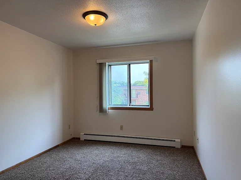 Cottonwood Apartments — Photo 8