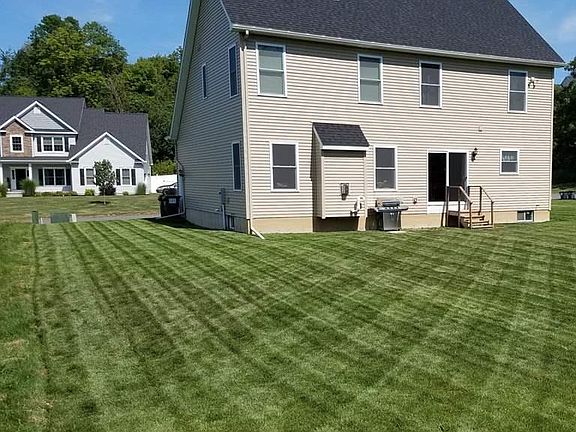 2nd image of 7 Jennifer Dr