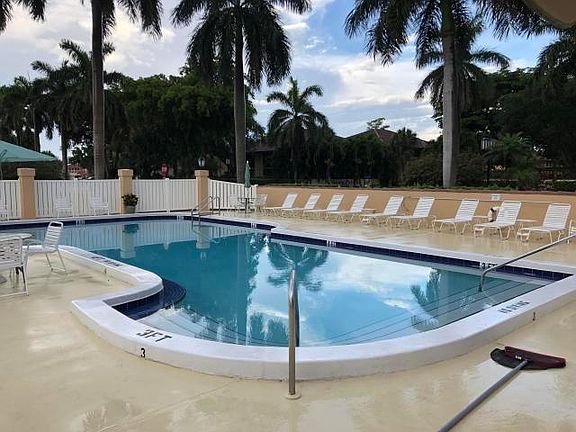 3rd image of 100 Pelican Pointe Dr