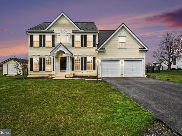 6039 Mountain View Dr, Chambersburg, PA 17202