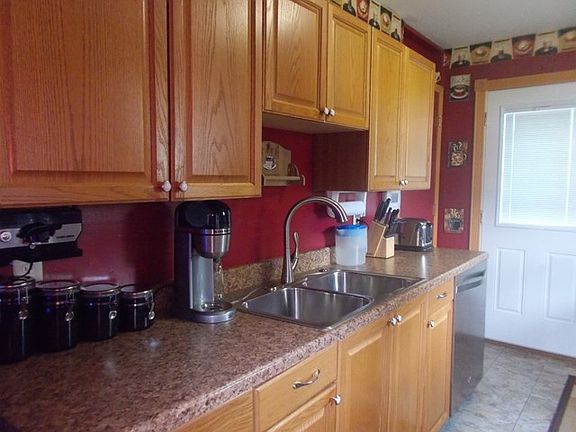 2nd image of 808 Richmond Ave
