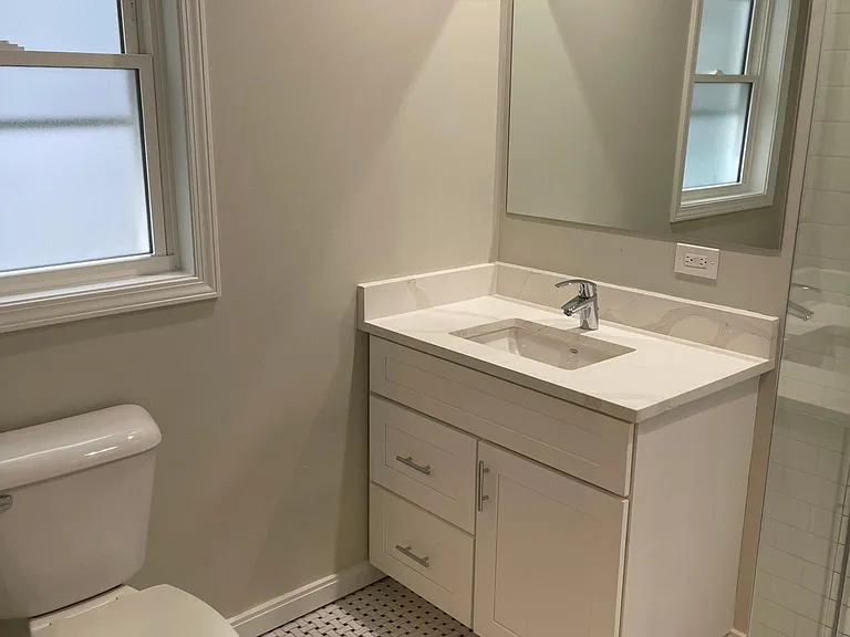313 N Wolf Rd — Photo 11