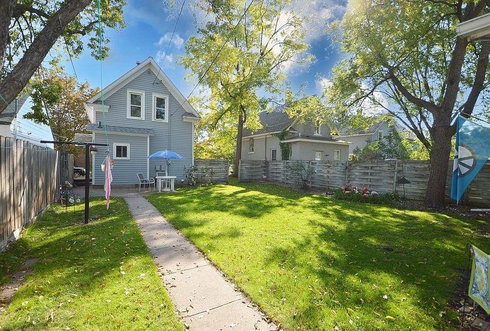 2nd image of 717 17th Ave S