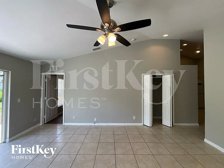 1113 Harry Ave S — Photo 4