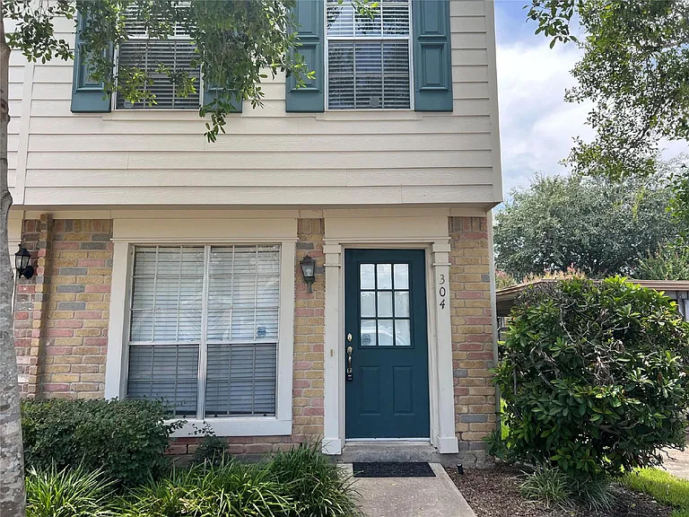 2808 Grants Lake Blvd #304 — Photo 1