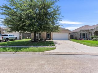 8614 W Highlands Xing, Highlands, TX 77562