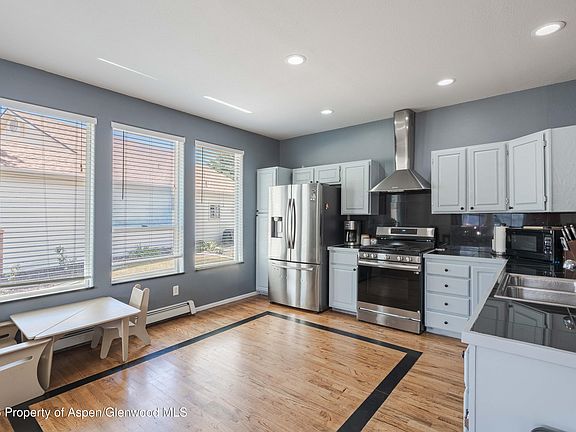 2nd image of 27 Snowberry Pl