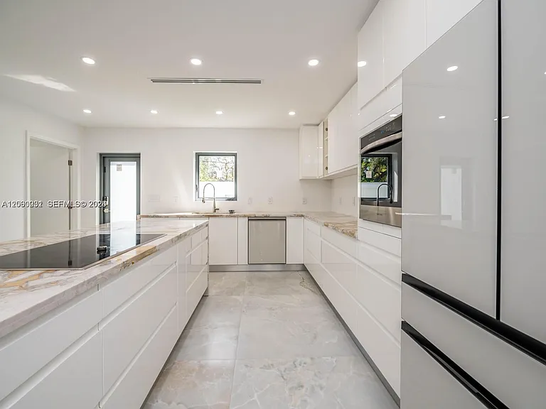 30 NW 41st St — Photo 5