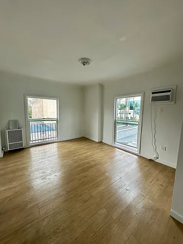 707 N Ridgewood Pl #211 Photo 1