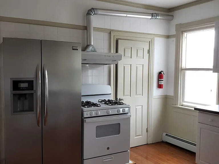 240 Valley St #3 — Photo 4