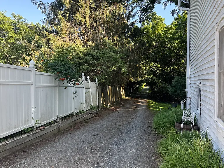 2758 Chain Bridge Rd — Photo 33