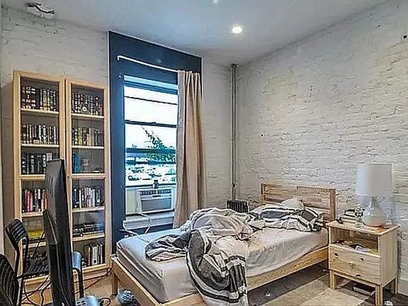 4th image of 2225 Tilden Ave #10