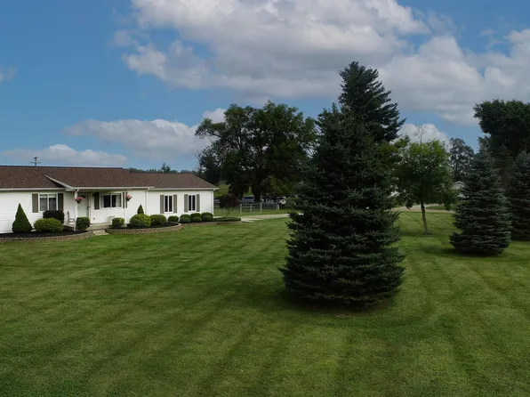 1017 Squaw Creek Rd, Fostoria, MI 48435
