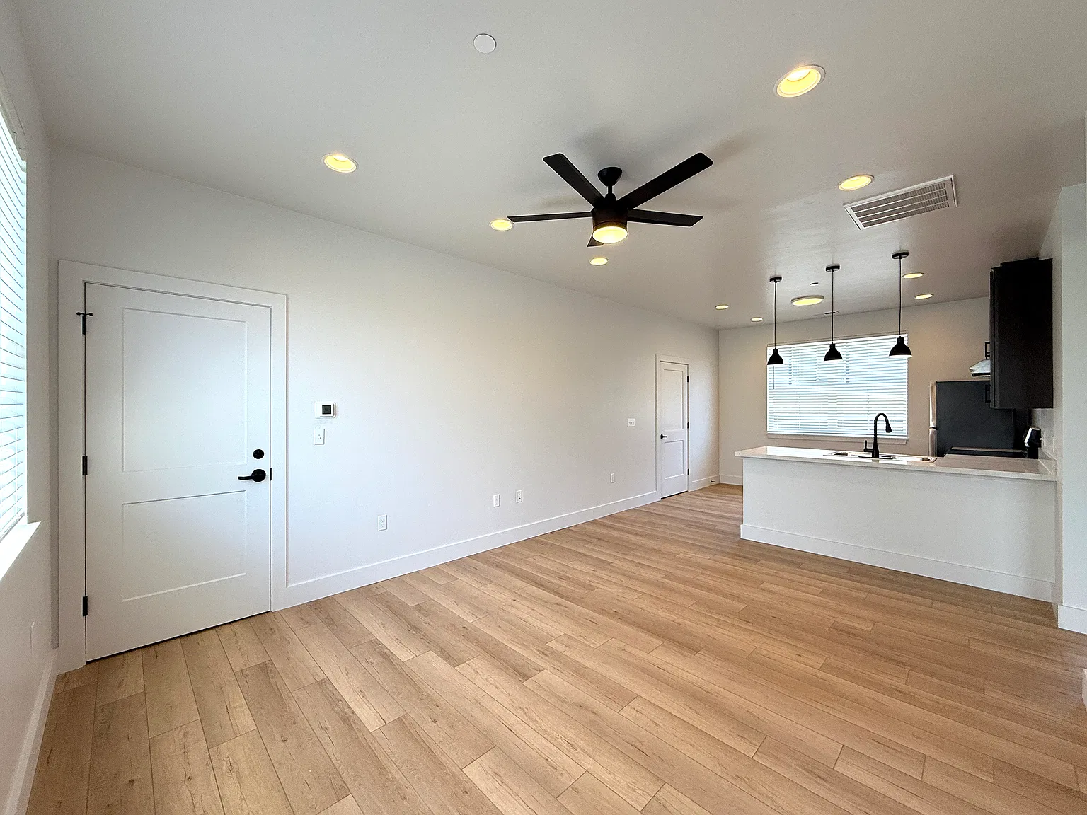 2 bed, 771 sqft, $1,575 — Photo 4