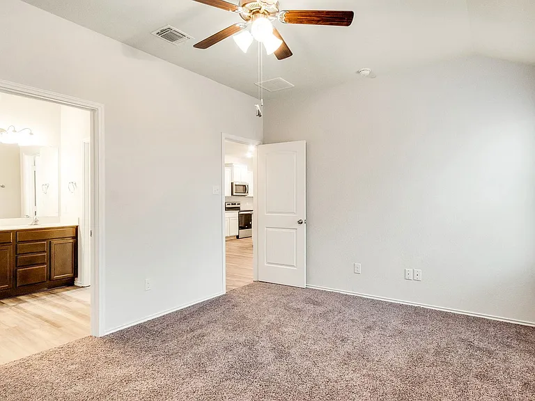 117 Nathaniel Dr — Photo 12