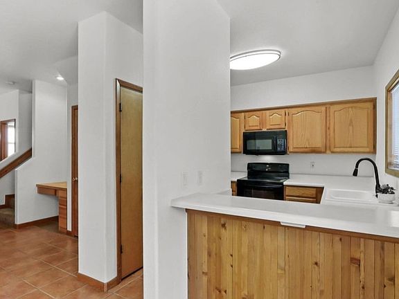 3rd image of 2464 Sunridge Dr #Townhouse