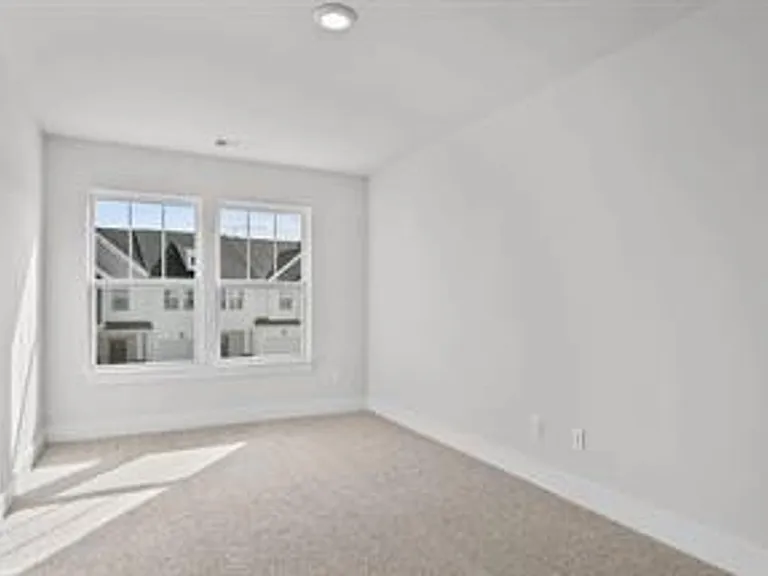 100 Marston Ln — Photo 10
